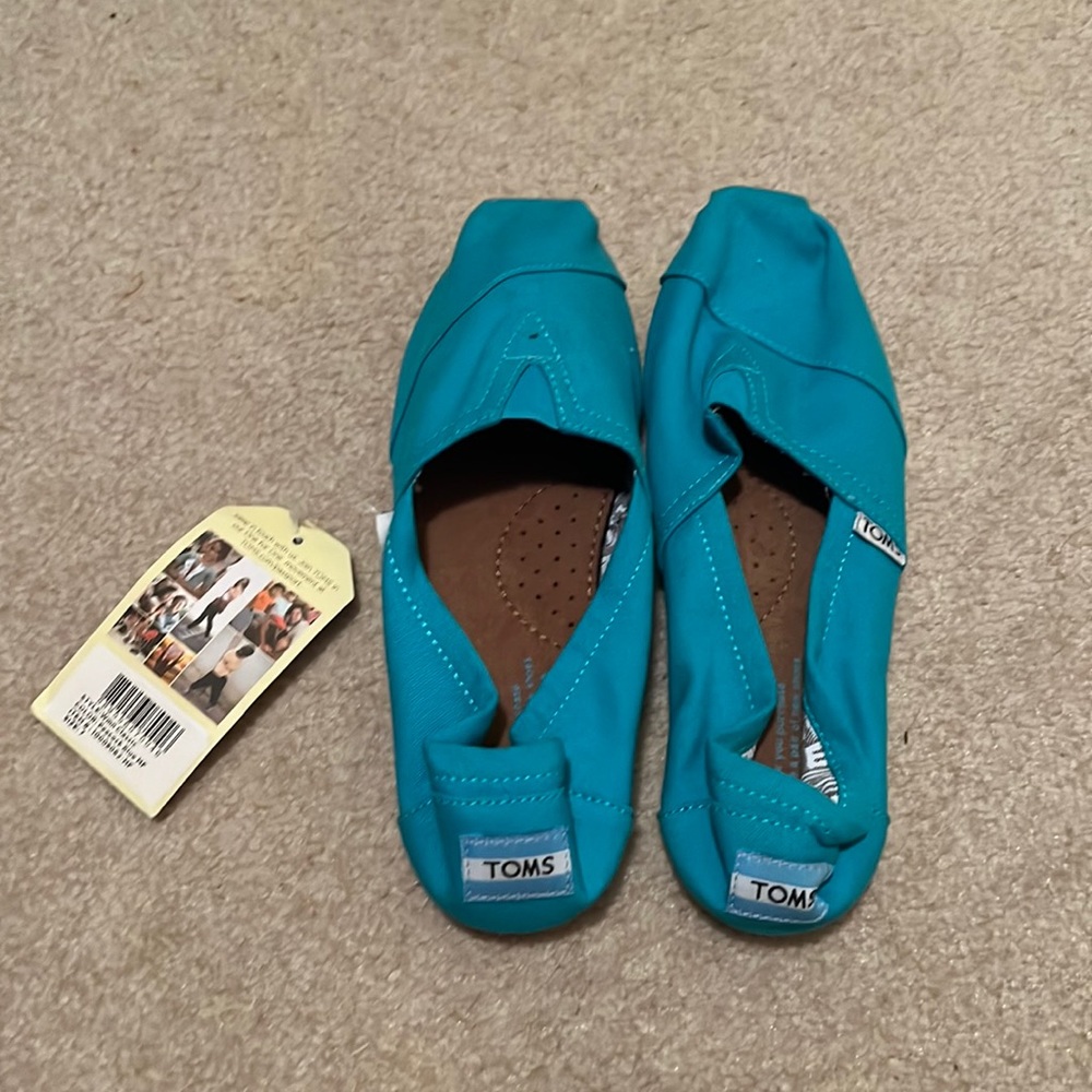 Peacock blue Toms